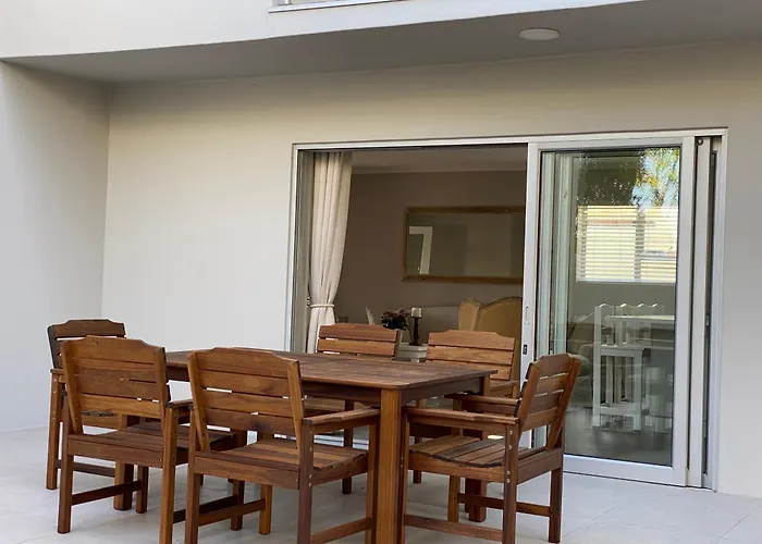 Ocean Pearl Hermanus - 5 Bedrooms